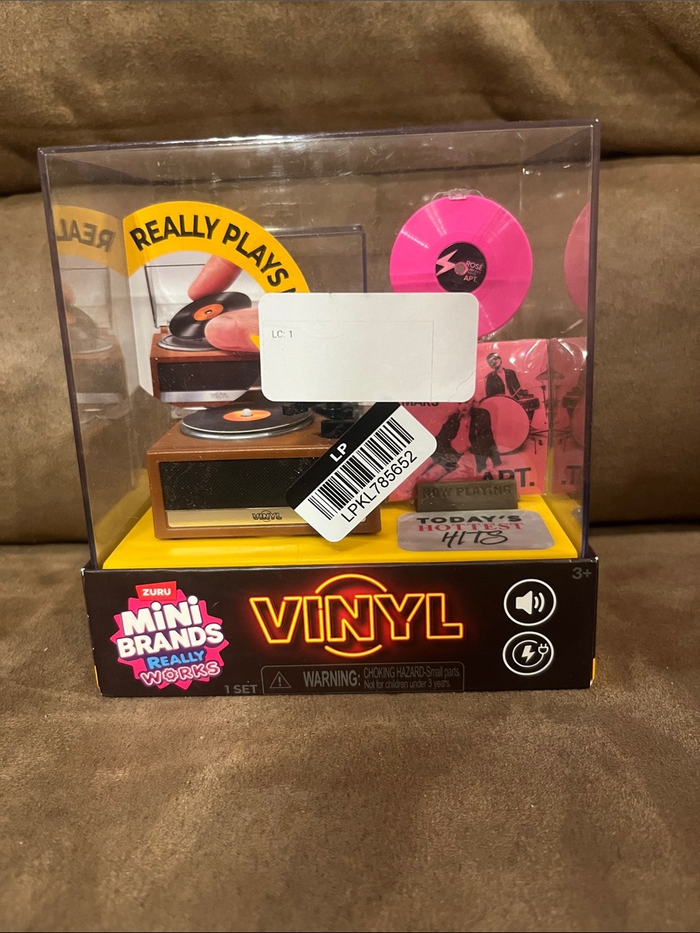 ZURU Mini Brands Vinyl Playset - Pink & Brown Collectible
